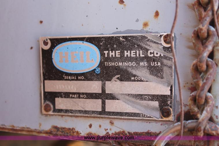 image for item C2714 1999 International 4900 dump truck