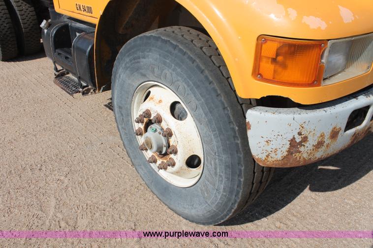 image for item C2714 1999 International 4900 dump truck