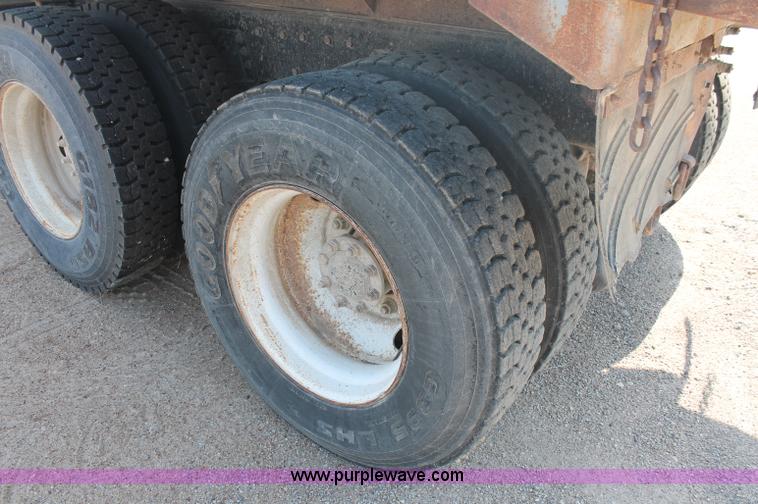 image for item C2714 1999 International 4900 dump truck