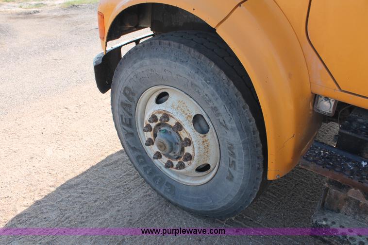 image for item C2714 1999 International 4900 dump truck