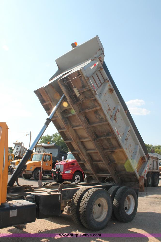 image for item C2714 1999 International 4900 dump truck
