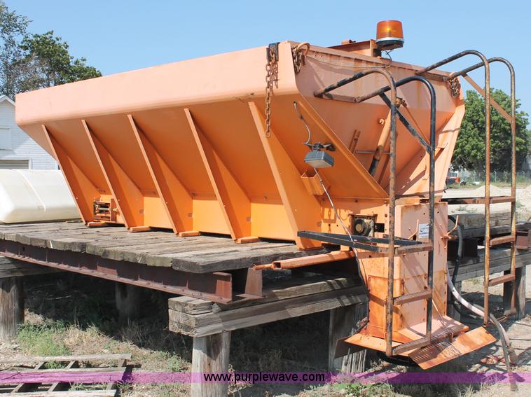 image for item C2714 1999 International 4900 dump truck