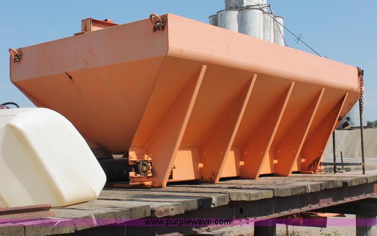 image for item C2714 1999 International 4900 dump truck