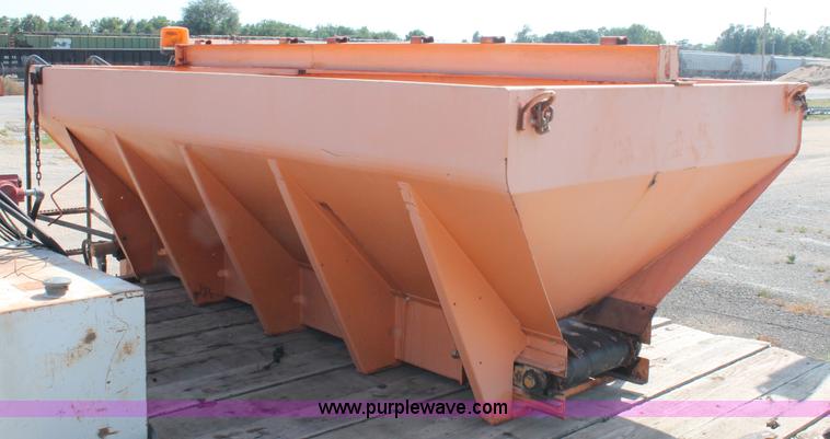 image for item C2714 1999 International 4900 dump truck