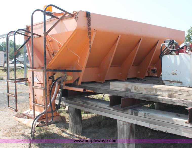 image for item C2714 1999 International 4900 dump truck