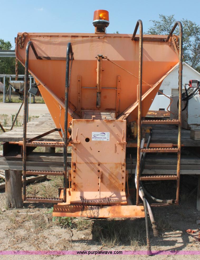 image for item C2714 1999 International 4900 dump truck