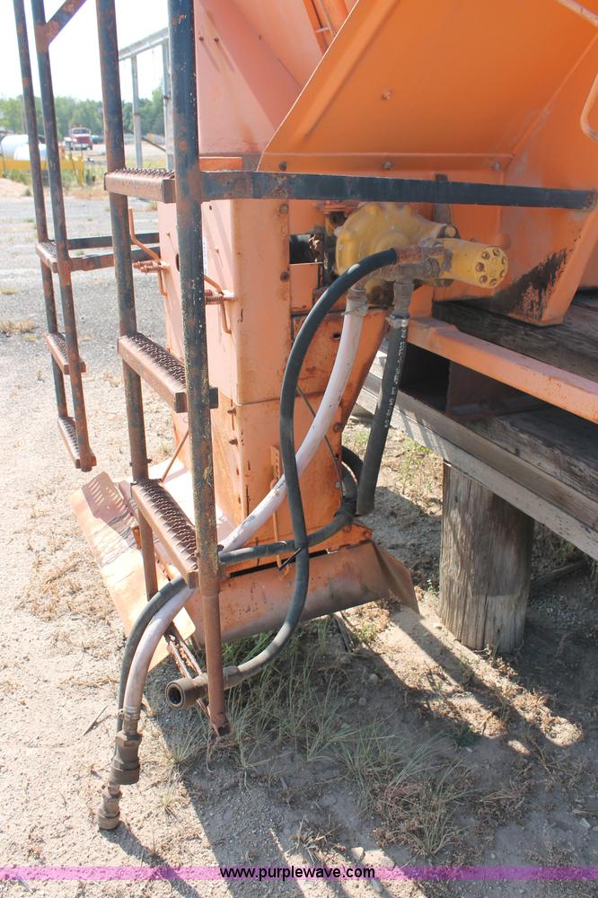 image for item C2714 1999 International 4900 dump truck