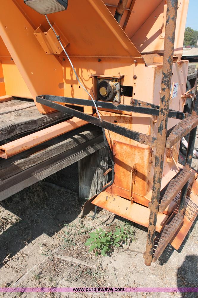 image for item C2714 1999 International 4900 dump truck