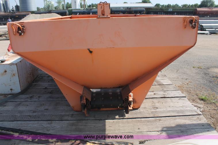 image for item C2714 1999 International 4900 dump truck