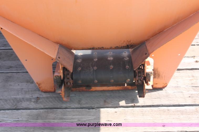 image for item C2714 1999 International 4900 dump truck