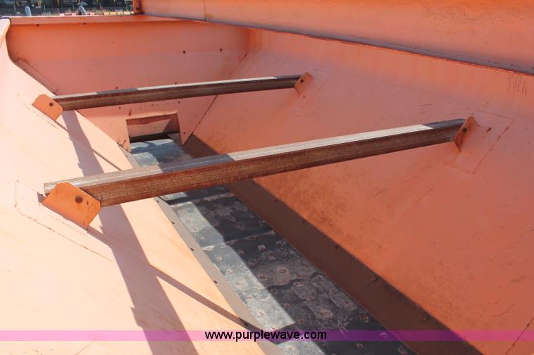 image for item C2714 1999 International 4900 dump truck