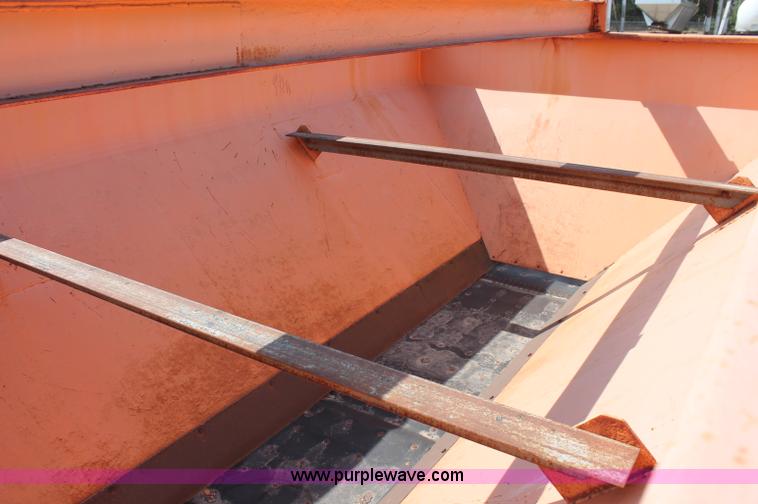 image for item C2714 1999 International 4900 dump truck