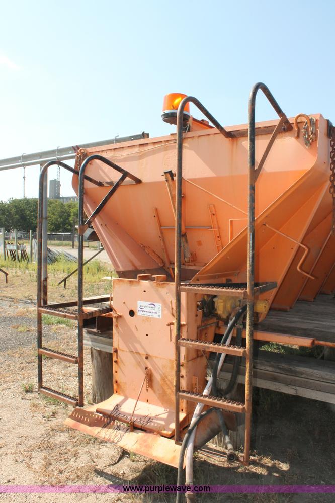 image for item C2714 1999 International 4900 dump truck