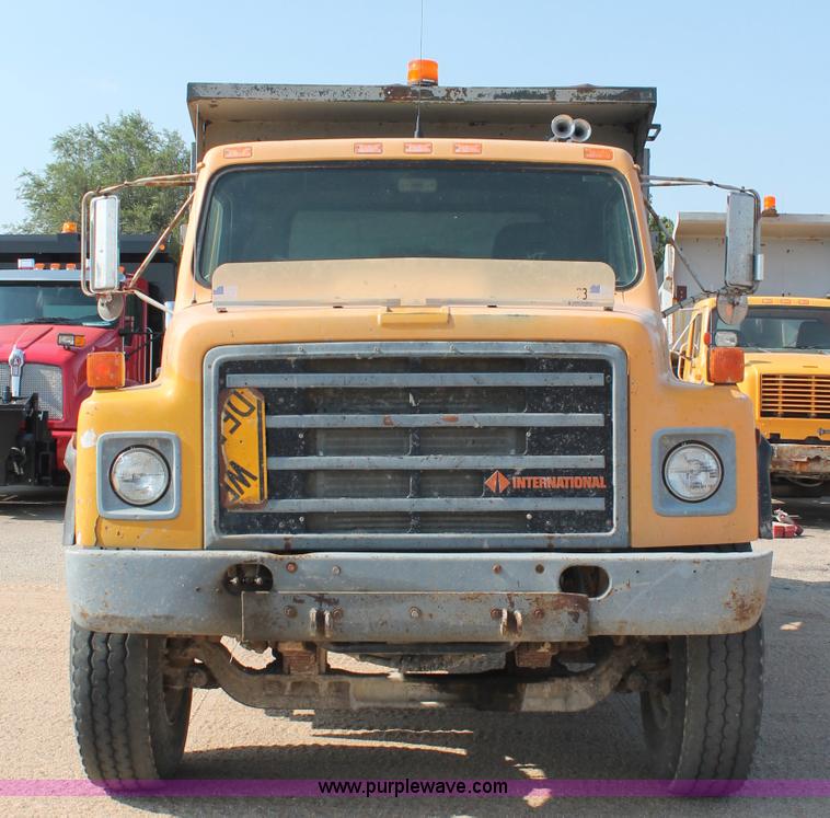 image for item C2715 1989 International S1900 dump truck