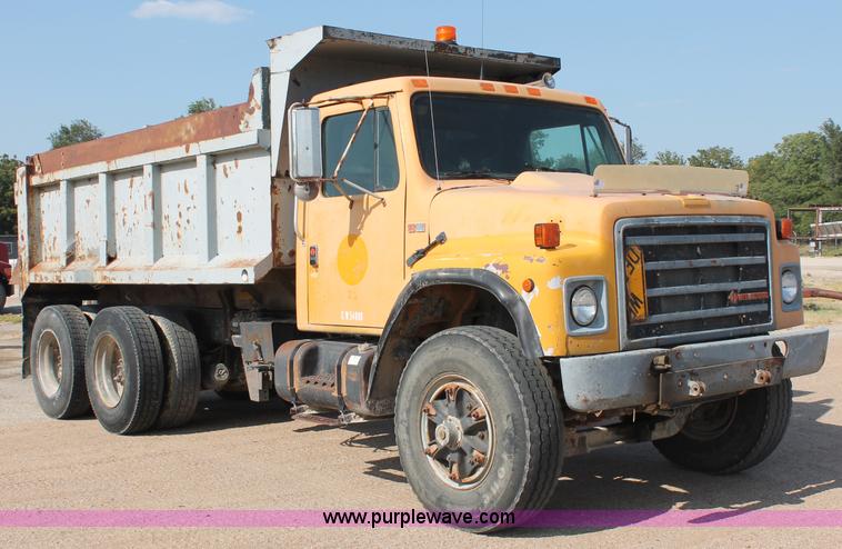 image for item C2715 1989 International S1900 dump truck