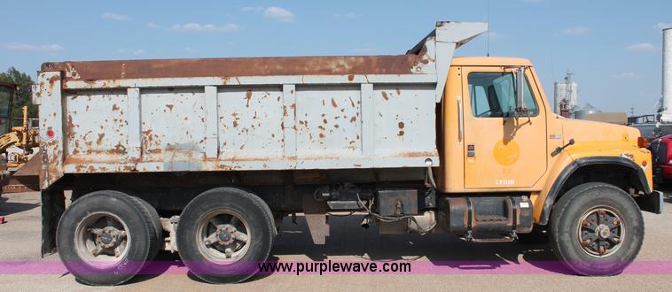 image for item C2715 1989 International S1900 dump truck