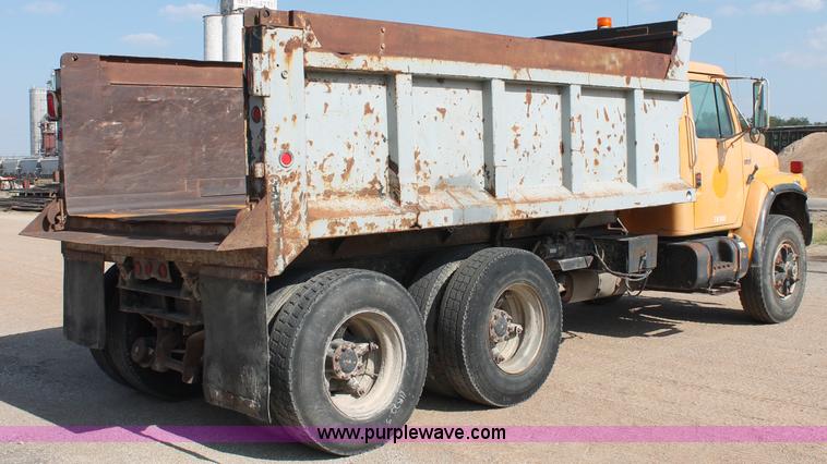 image for item C2715 1989 International S1900 dump truck