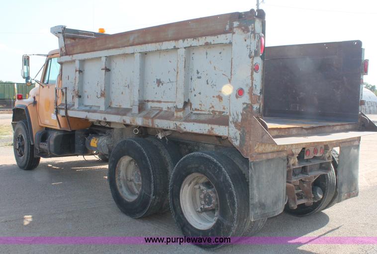 image for item C2715 1989 International S1900 dump truck
