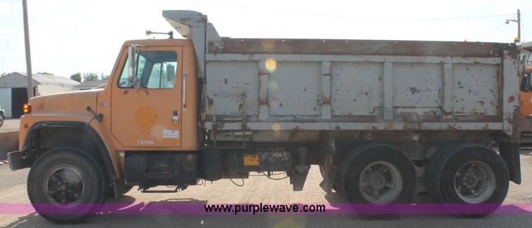 image for item C2715 1989 International S1900 dump truck