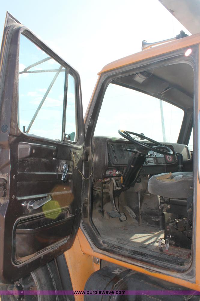 image for item C2715 1989 International S1900 dump truck