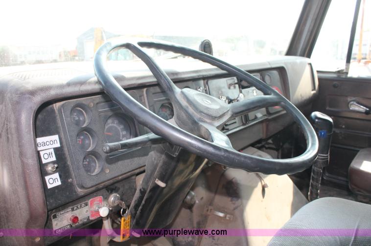 image for item C2715 1989 International S1900 dump truck