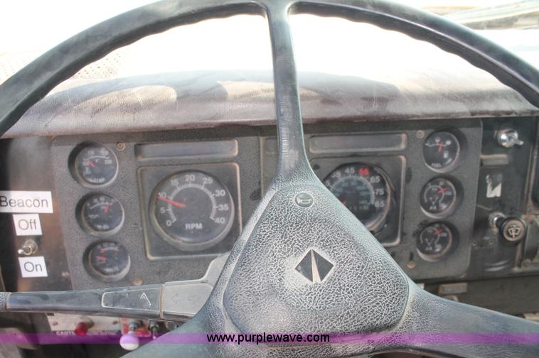 image for item C2715 1989 International S1900 dump truck