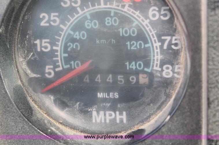 image for item C2715 1989 International S1900 dump truck