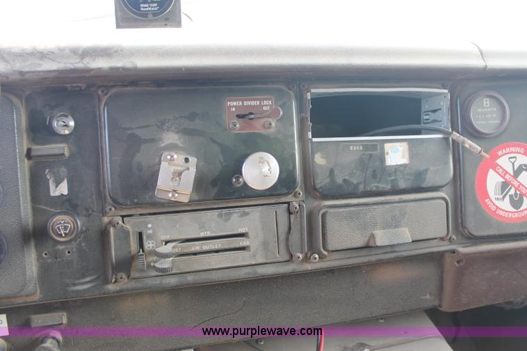 image for item C2715 1989 International S1900 dump truck