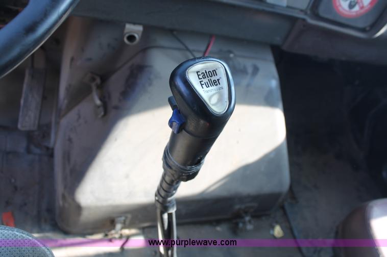 image for item C2715 1989 International S1900 dump truck