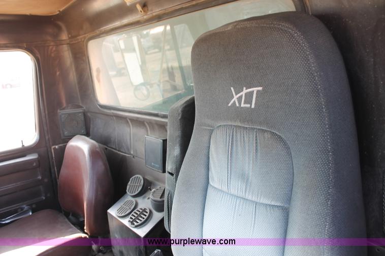 image for item C2715 1989 International S1900 dump truck