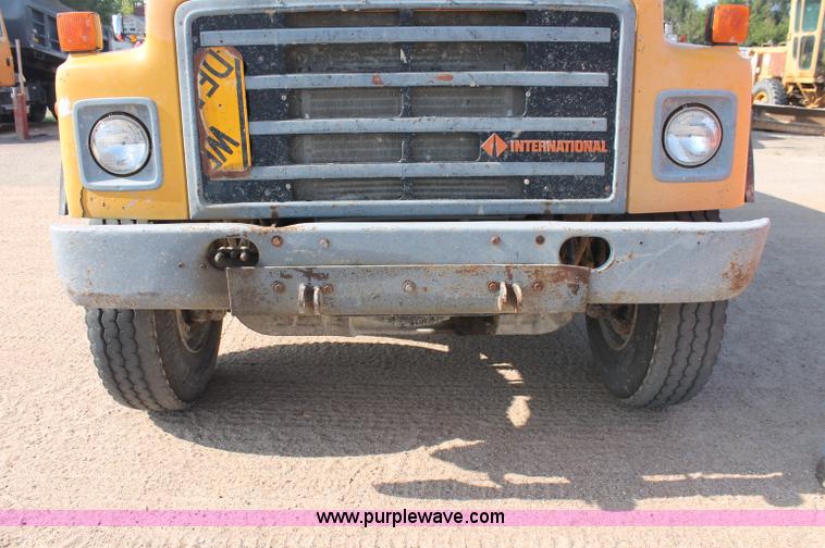 image for item C2715 1989 International S1900 dump truck