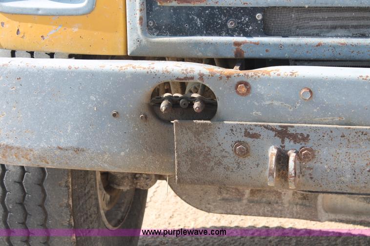 image for item C2715 1989 International S1900 dump truck