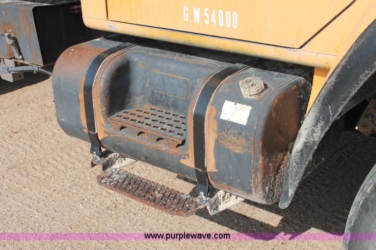 image for item C2715 1989 International S1900 dump truck