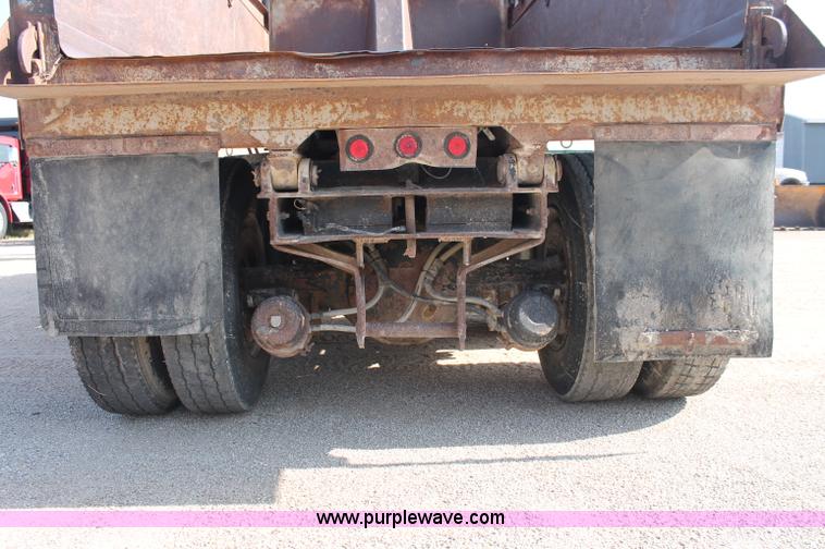 image for item C2715 1989 International S1900 dump truck