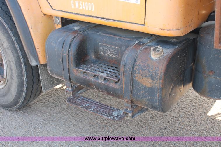 image for item C2715 1989 International S1900 dump truck