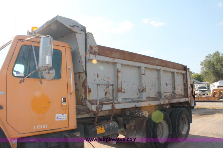 image for item C2715 1989 International S1900 dump truck