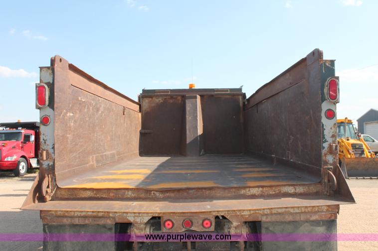 image for item C2715 1989 International S1900 dump truck