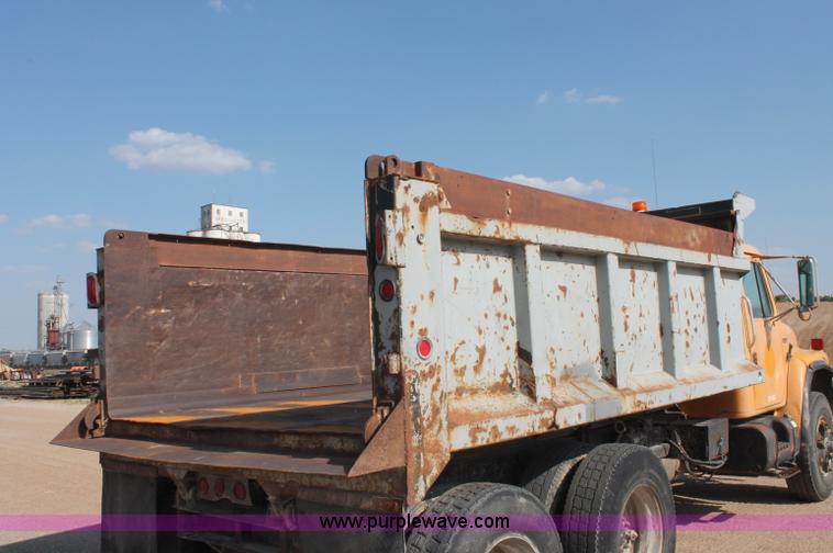 image for item C2715 1989 International S1900 dump truck