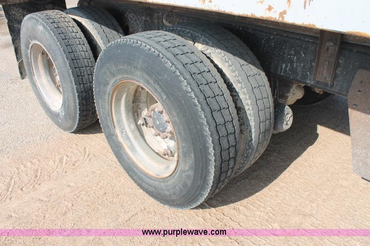 image for item C2715 1989 International S1900 dump truck