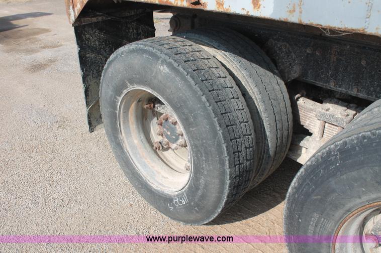 image for item C2715 1989 International S1900 dump truck