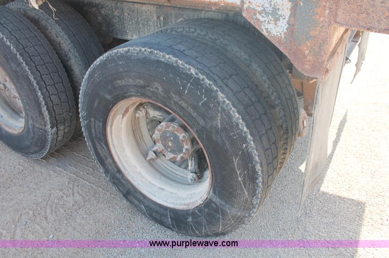 image for item C2715 1989 International S1900 dump truck