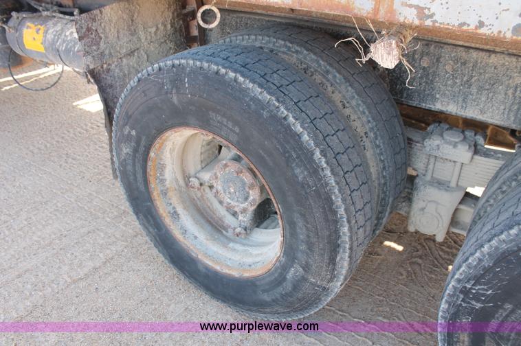 image for item C2715 1989 International S1900 dump truck