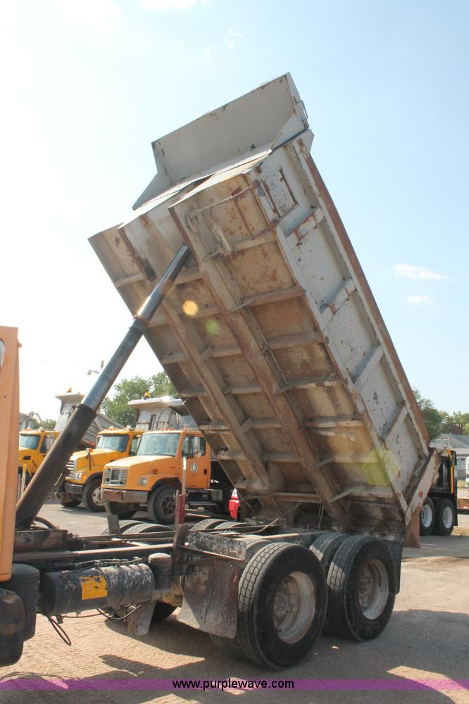 image for item C2715 1989 International S1900 dump truck