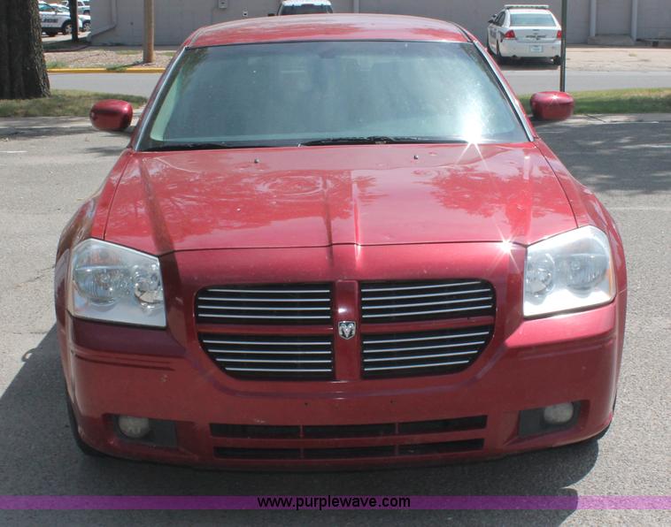 image for item C2758 2006 Dodge Magnum SXT