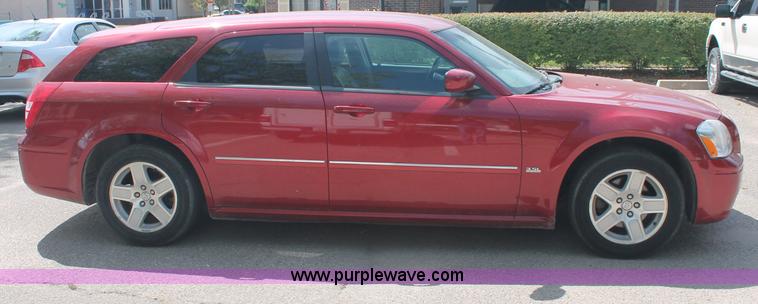 image for item C2758 2006 Dodge Magnum SXT