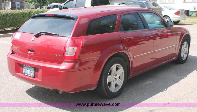image for item C2758 2006 Dodge Magnum SXT