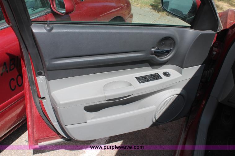 image for item C2758 2006 Dodge Magnum SXT