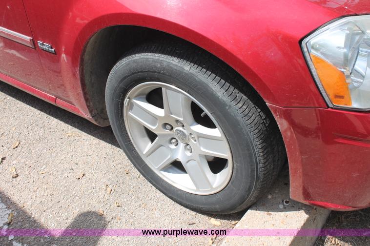 image for item C2758 2006 Dodge Magnum SXT