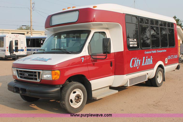 image for item C2761 2007 Ford E450 Super Duty transit bus