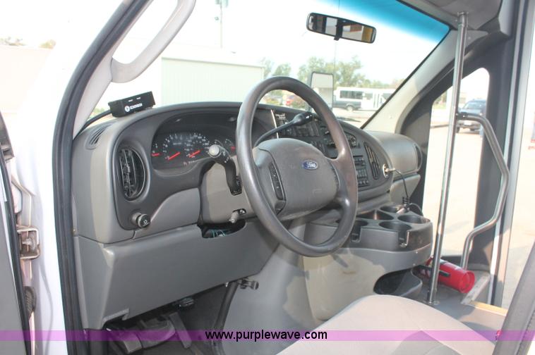 image for item C2761 2007 Ford E450 Super Duty transit bus